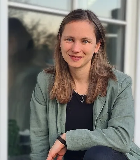 Porträt von Fanni Dzvonyar